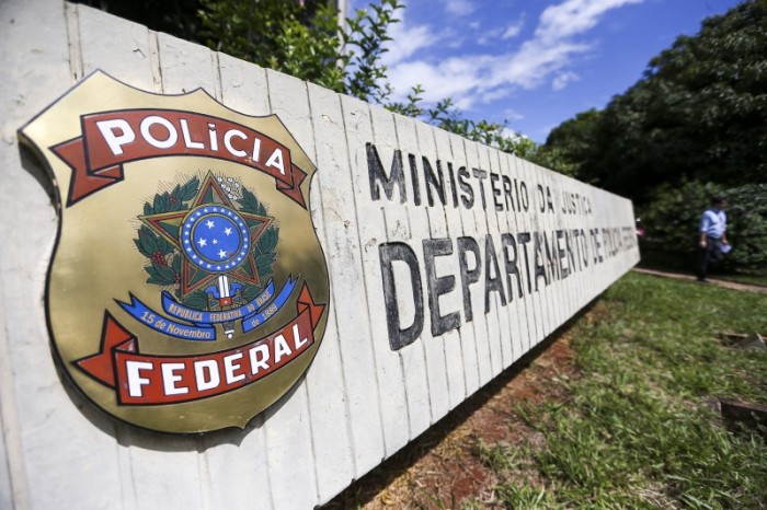PF apreende caminhão com 180 kg de cocaína no Rio de Janeiro
