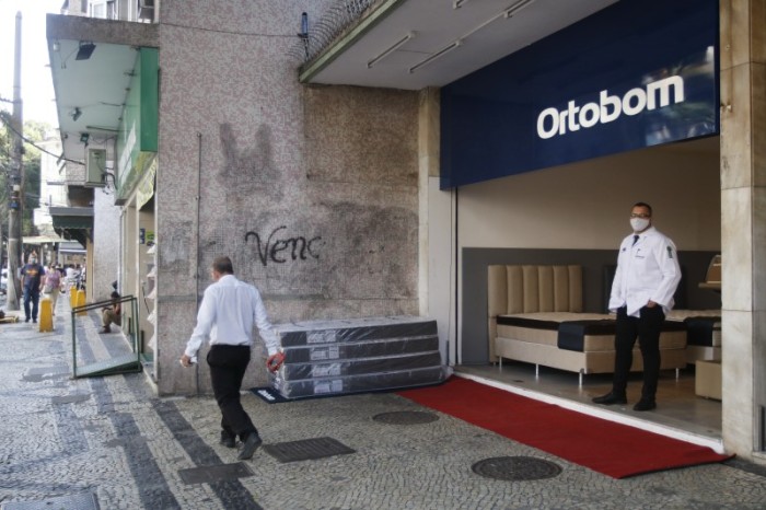 IBGE: vendas no varejo caem 1,4% em junho