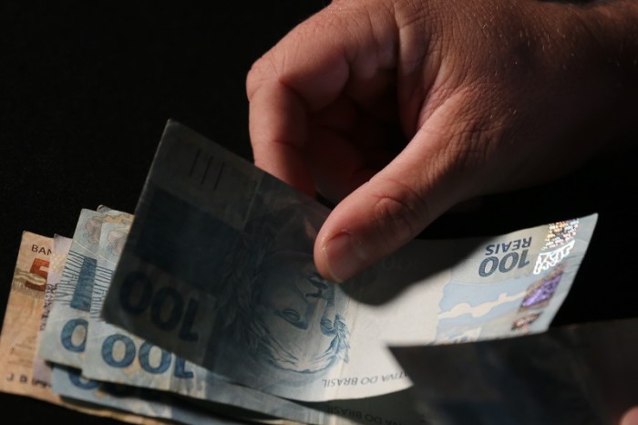 Auxílio Brasil é pago hoje a beneficiários com NIS final 4