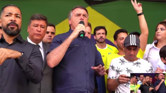 Em comício, Bolsonaro defende excludente de ilicitude para policiais