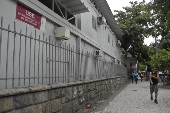 Mulher, vítima de erro médico em cirurgia, deixa hospital no Rio