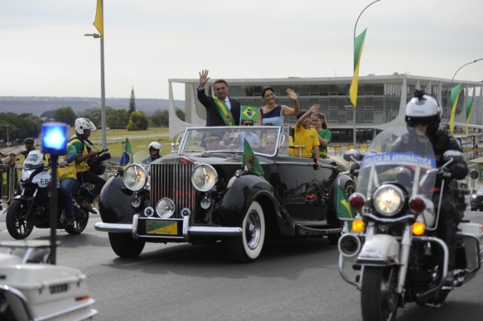 Bolsonaro diz que Brasil ressurge com economia mais pujante