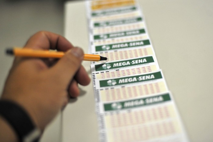 Ninguém acerta as 6 dezenas e Mega-Sena acumula novamente