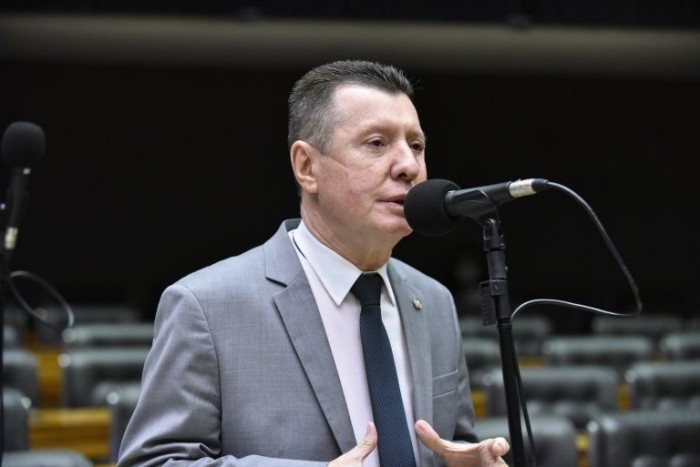 José Nelto: medida vai evitar a morte de animais por ingestão do material descartado - (Foto: Zeca Ribeiro/Câmara dos Deputados)