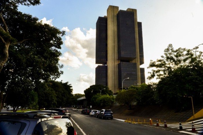 Mercado financeiro reduz projeção da inflação de 6,61% para 6,4%
