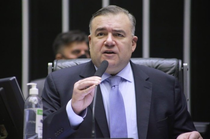 Projeto exige que municípios receptores de resíduos sólidos reciclem 90% do próprio lixo