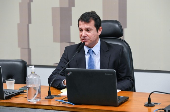 Comissão convida presidente do INSS para falar sobre fila de espera de benefícios