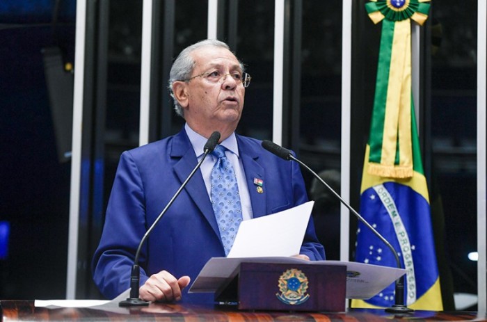 Jayme Campos saúda candidatos eleitos em 2 de outubro