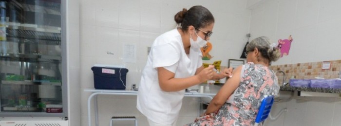 Só 39% da população acima de 40 anos recebeu a segunda dose de reforço contra covid