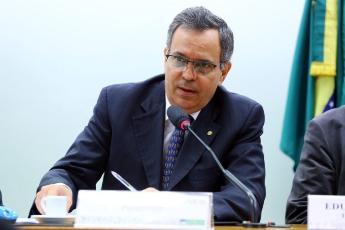 Projeto estabelece cobrança de imposto de importação sobre remessa do exterior decorrente de vendas pela internet