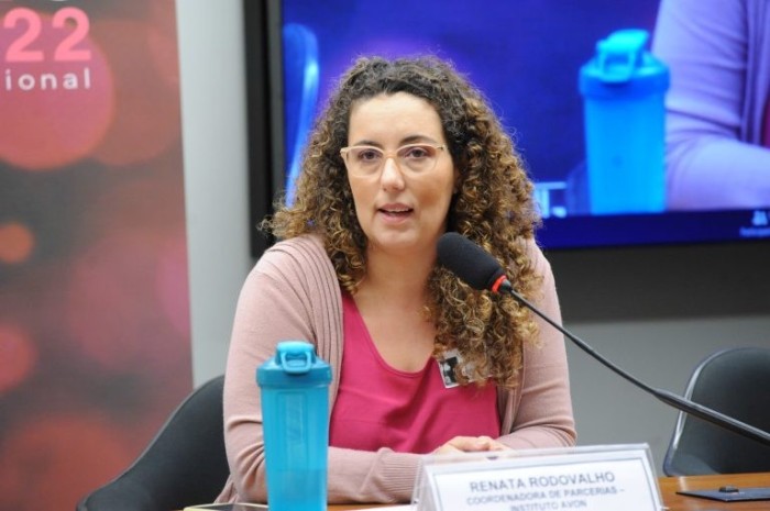 Renata Rodovalho destacou experiência realizada no RJ - (Foto: Billy Boss/Câmara dos Deputados)