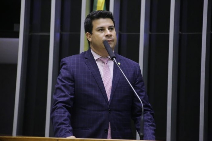 O autor da proposta, deputado Carlos Veras - (Foto: Paulo Sergio/Câmara dos Deputados)
