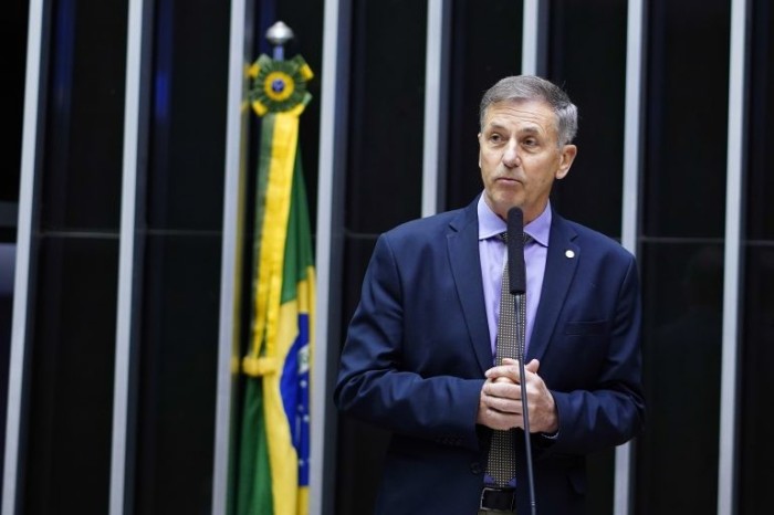 O relator da proposta, Luizão Goulart - (Foto: Pablo Valadares/Câmara dos Deputados)