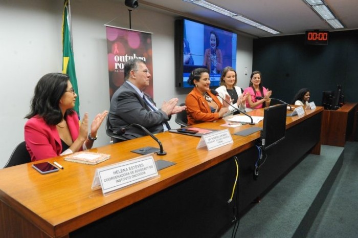 Debatedores pediram a destinação de mais recursos para exames - (Foto: Billy Boss/Câmara dos Deputados)