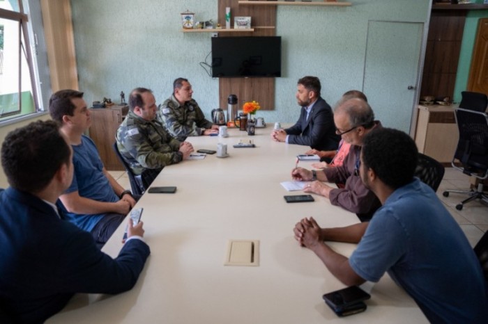 Deputado Goura, presidente da Comissão de Meio Ambiente, visita o Batalhão da Força Verde. / Créditos: Leonardo Andreiko