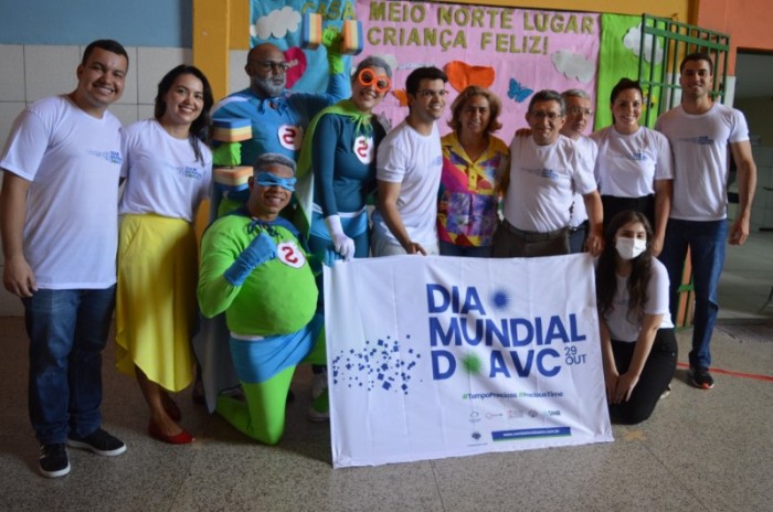 Estudantes da Escola Casa Meio Norte recebem orientações sobre o AVC