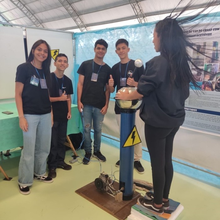 Alunos de Itapemirim desenvolvem gerador Van Graaf com material reciclável