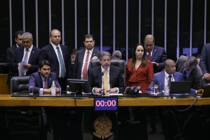 Arthur Lira (C) em sessão do Plenário - (Foto: J. Batista/Câmara dos Deputados)