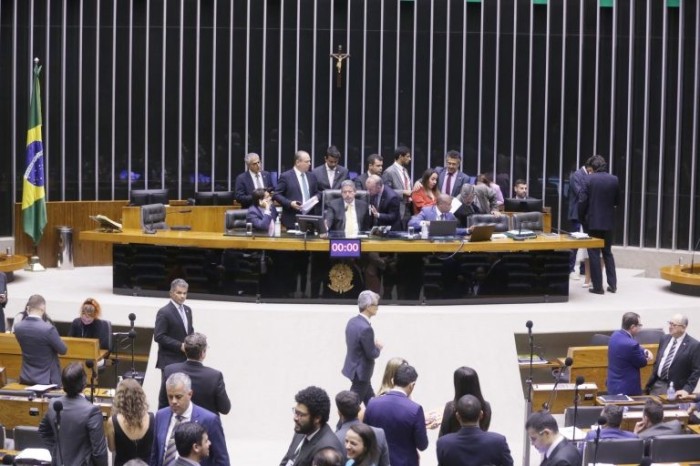 Deputados analisam propostas em Plenário - (Foto: J. Batista/ Câmara dos Deputados)