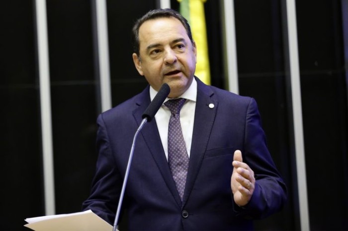 Adriano do Baldy diz que obrigação acarretaria aumento da passagem - (Foto: Michel Jesus/Câmara dos Deputados)