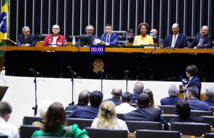 Felipe Carrerras (C): o esporte pode transformar a vida dos jovens - (Foto: Pablo Valadares/Câmara dos Deputados)