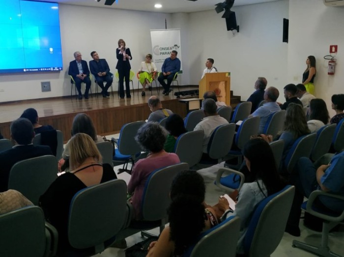 Plenária do Conselho Estadual de Segurança Alimentar e Nutricional (Consea-PR) aconteceu no auditório do Mercado Municipal de Orgânicos de Curitiba. / Créditos: Thea Tavares