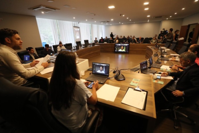 Encontro teve a presença de representante da prefeitura de Fazenda Rio Grande, de órgãos estaduais e da empresa gerenciadora do aterro do município. / Créditos: Orlando Kissner/Alep
