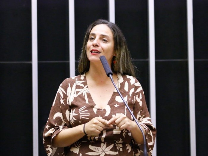 A autora da proposta, deputada Fernanda Melchionna - (Foto: Marina Ramos/ Câmara dos Deputados)