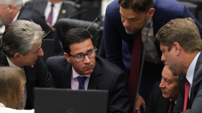 Deputados de oposição na Assembleia Legislativa do Paraná pediram a suspensão imediata do processo de venda da Copel. / Créditos: Orlando Kissner/Alep