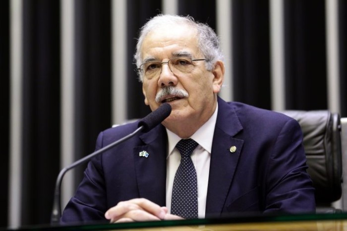 O relator, deputado Dr. Luiz Ovando, reuniu vários textos em um só - (Foto: Michel Jesus/ Câmara dos Deputados)