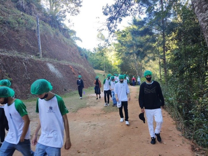 Estudantes participam de aula prática do projeto ‘Engenhando o Mundo’