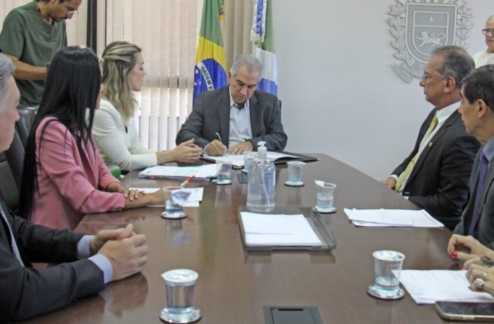 Governador sanciona lei das Alternativas Penais para ampliar ressocialização de presos em MS