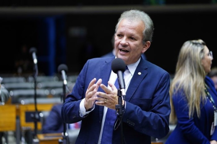 O relator, deputado André Figueiredo - (Foto: Pablo Valadares/Câmara dos Deputados)