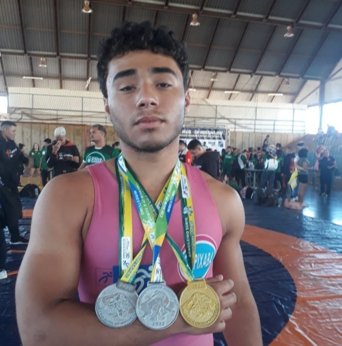 Atleta capixaba conquista título de campeão brasileiro de luta greco-romana