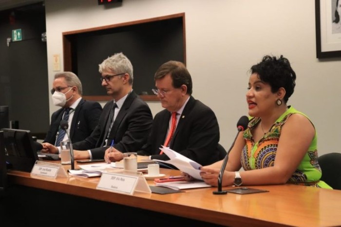 Vivi Reis (D) destacou a 