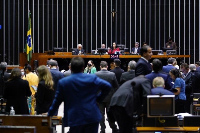 Deputados analisam propostas em Plenário - (Foto: Pablo Valadares/Câmara dos Deputados)