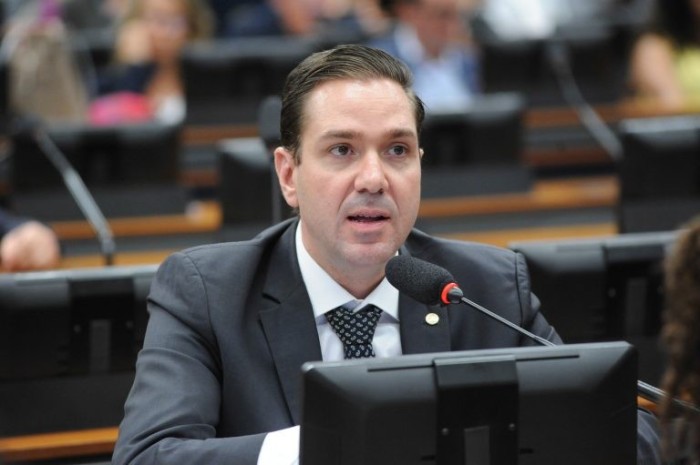 Eduardo Bismarck afirmou que a medida aprovada traz racionalidade à realização de obras de pavimentação - (Foto: Billy Boss/Câmara dos Deputados)
