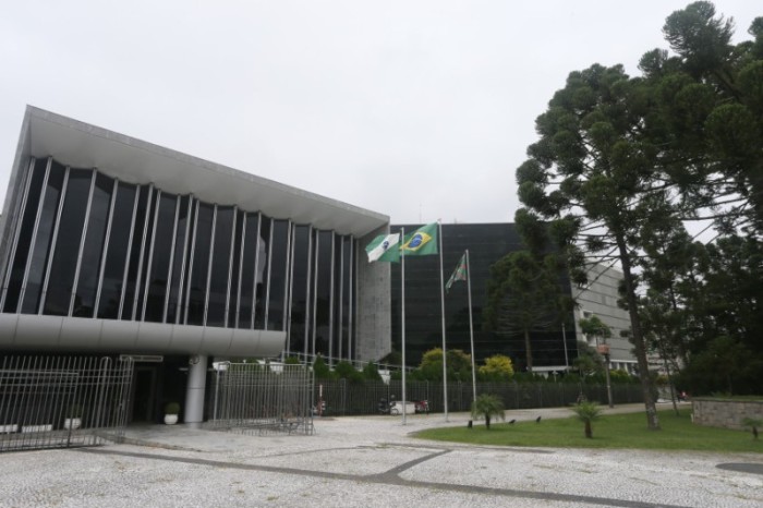 Deputados retomam, na terça-feira (06), debates sobre o projeto que trata dos serviços de transporte ferroviário no Paraná. / Créditos: Orlando Kissner/Alep