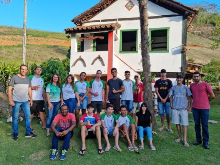 Estudantes de Alegre participam de projeto sobre a colonização da Vila do Café