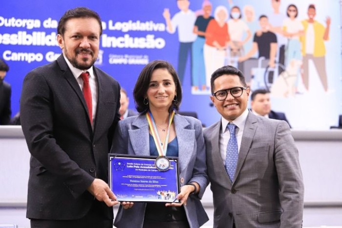 Lucas de Lima participa da entrega da Medalha 