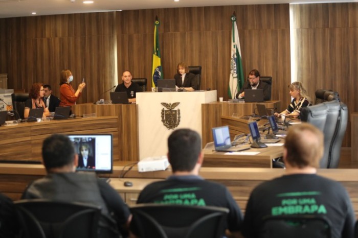 Audiência pública reuniu representantes do setor agrícola, sindicalistas e deputados que debateram o corte de verbas da Embrapa. / Créditos: Orlando Kissner/Alep