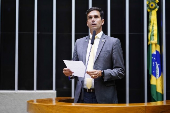 Luiz Lima recomendou a aprovação do projeto do Senado - (Foto: Pablo Valadares/Câmara dos Deputados)