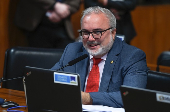 Projeto de preço único dos livros novos avança na CAE e vai à CE
