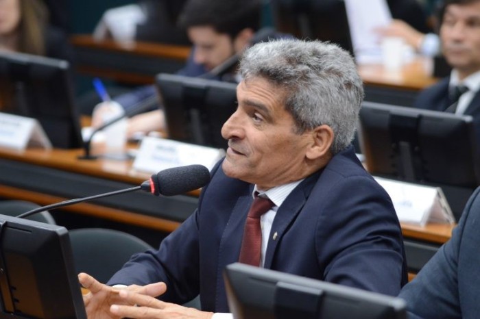 Costa: medida protege pescadores prejudicados por intervenções no meio ambiente - (Foto: Wesley Amaral/Câmara dos Deputados)