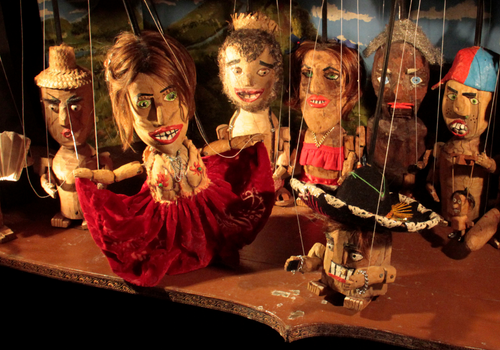 Espetáculo de teatro de bonecos de vara acontece na reabertura do Teatro Glauce Rocha (Crédito: Divulgação)