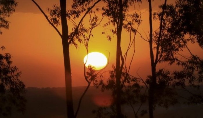 Ar abafado e temperaturas de até 33°C são destaques do tempo neste sábado