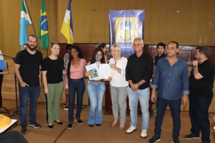 Prefeitura entrega autorizações do programa Lotes Urbanizados beneficiando 124 famílias