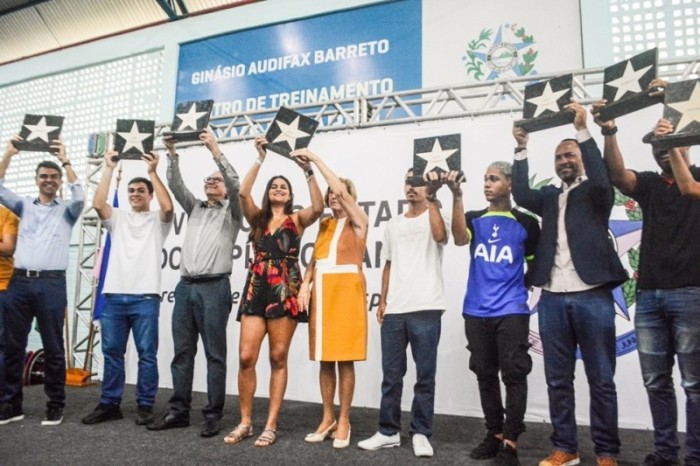 Com homenagens a atletas, Sesport inaugura mais uma etapa da Calçada da Fama