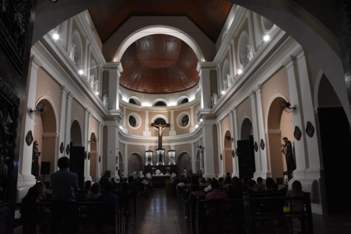 Igreja São Benedito recebe primeira missa após restauração