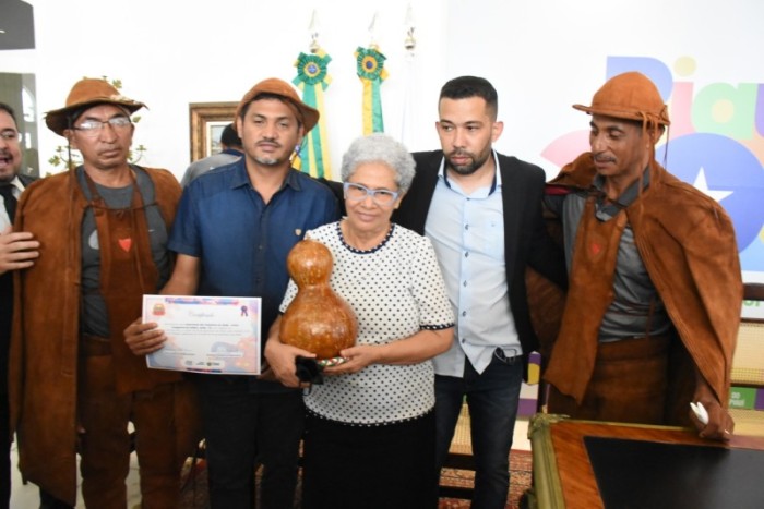 Governadora Regina Sousa certifica mestres da cultura como Patrimônio Vivo do Piauí